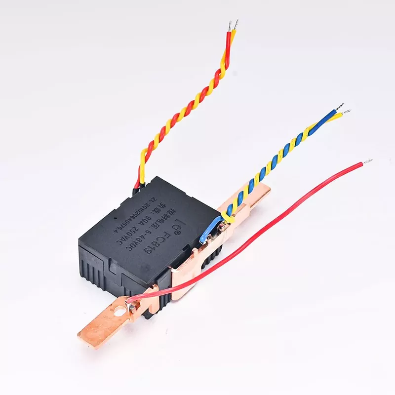 Једнофазни 2П шински релеј са затварањем од врха до дна Једнофазни 2П шински релеј са затварањем од врха до дна