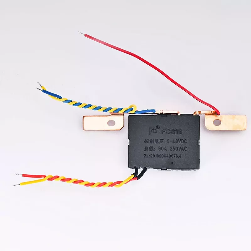 Једнофазни 2П шински релеј са затварањем од врха до дна